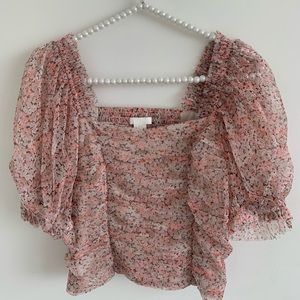 Pink floral crop top with puff sleeves - H&M.